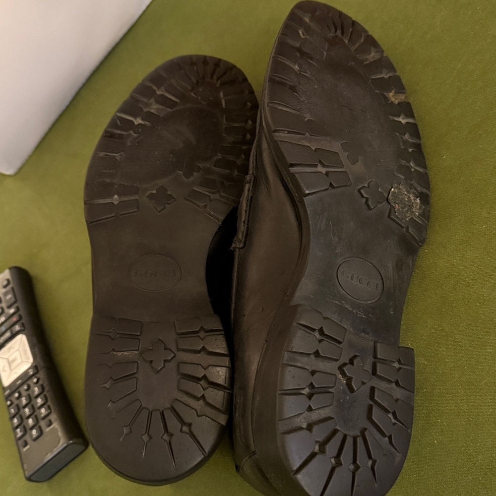 Gucci Men's Black Leather lug sole Loafers - Picture 4 of 6
